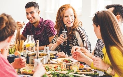 How to balance healthy eating and a social life